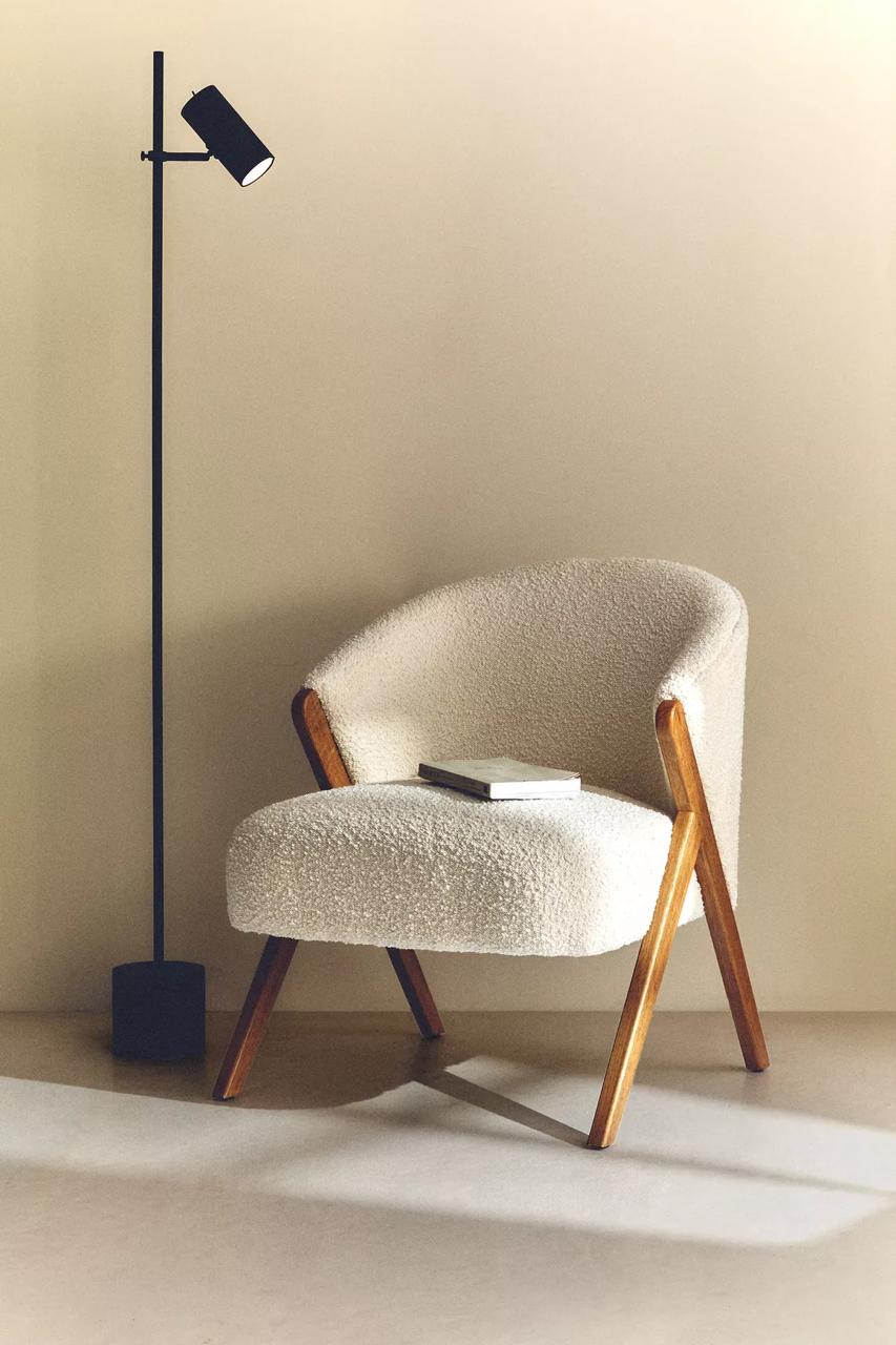 Universal Classic Bucley accent Chair