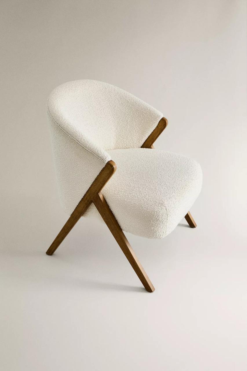 Universal Classic Bucley accent Chair