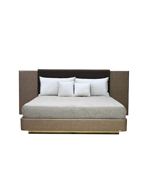 Luxury Mugsy Upholshterd Bed