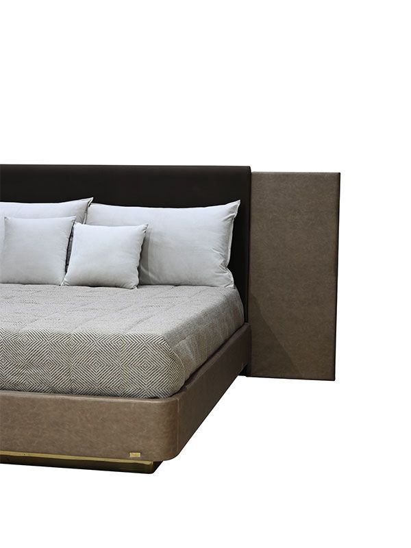Luxury Mugsy Upholshterd Bed