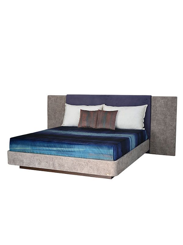 Luxury Mugsy Upholshterd Bed